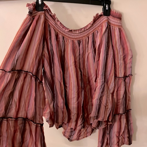 Wonderlust boho off the shoulder long sleeve top. Plus size- 3x - Picture 2 of 2